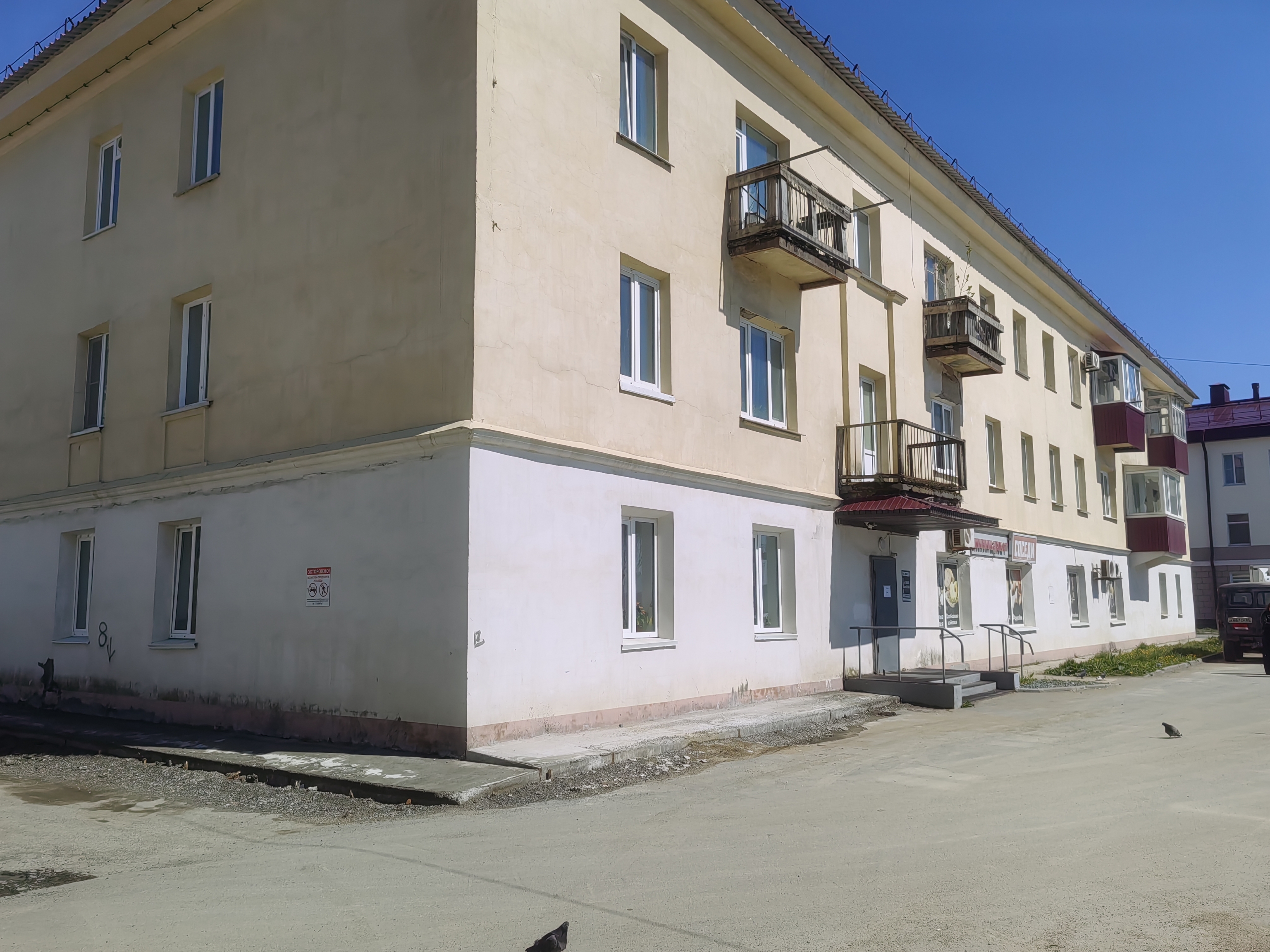 Встроенное помещение магазина расположенное по адресу: г. Корсаков, ул. Вокзальная, д. 42